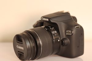 دوربین کارکرده CANON EOS 2000D