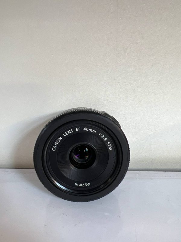 لنز کارکرده canon EF 40mm f2.8 stm